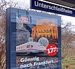 Verkleinertes Foto einer Werbetafel der DB auf einem Bahnsteig: "G&uuml;nstig nach Frankfurt" mit Preisangabe 17,99&nbsp;&euro;. Dar&uuml;ber h&auml;ngt das Stationsschild "Unterschlei&szlig;heim".