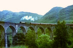 Glenfinnan Viadukt mit Jacobite Steam Train