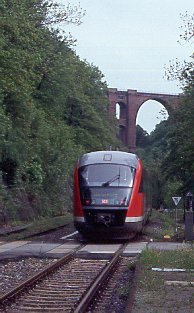 Barthmühle: VT642 unterhalb Elstertalbrücke