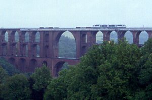 Göltzschtalbrücke mit Vogtlandbahn-Desiro