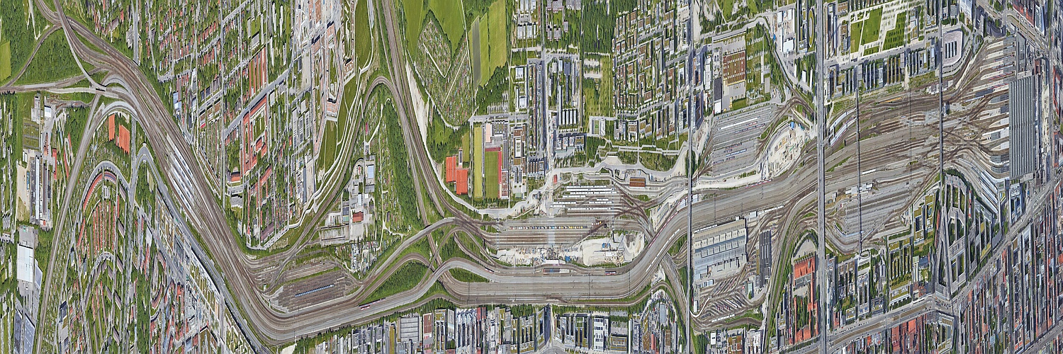 verzerrtes Luftbild der Münchner Bahnachse von westlich Pasing bis zum Hauptbahnhof, zusammengebastelt aus Google Earth 2023