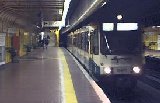 Linie 66 im U-Bahnhof Heussallee