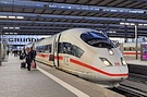 Verkleinerter Ausschnitt des Titelfotos der PRO BAHN Post. ICE (Baureihe 403) der Linie 60 nach Ankunft im M&uuml;nchner Hauptbahnhof.