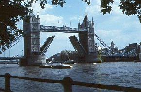Und sie öffnet sich doch - Tower Bridge