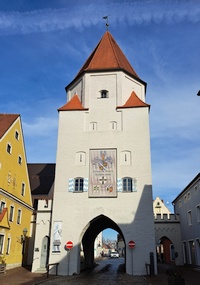 Unteres Tor in Aichach, Ansicht vom Stadtplatz aus